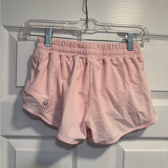 Lululemon Hotty Hot Low-Rise Lined Short 2.5" EUC Size 4 - Picture 3 of 5